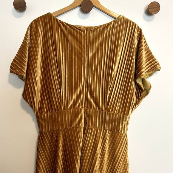 Alexia Admor Veronica Gold Pleated Velvet Midi Dress Lg Short Sleeve Boat Neck - Picture 6 of 16
